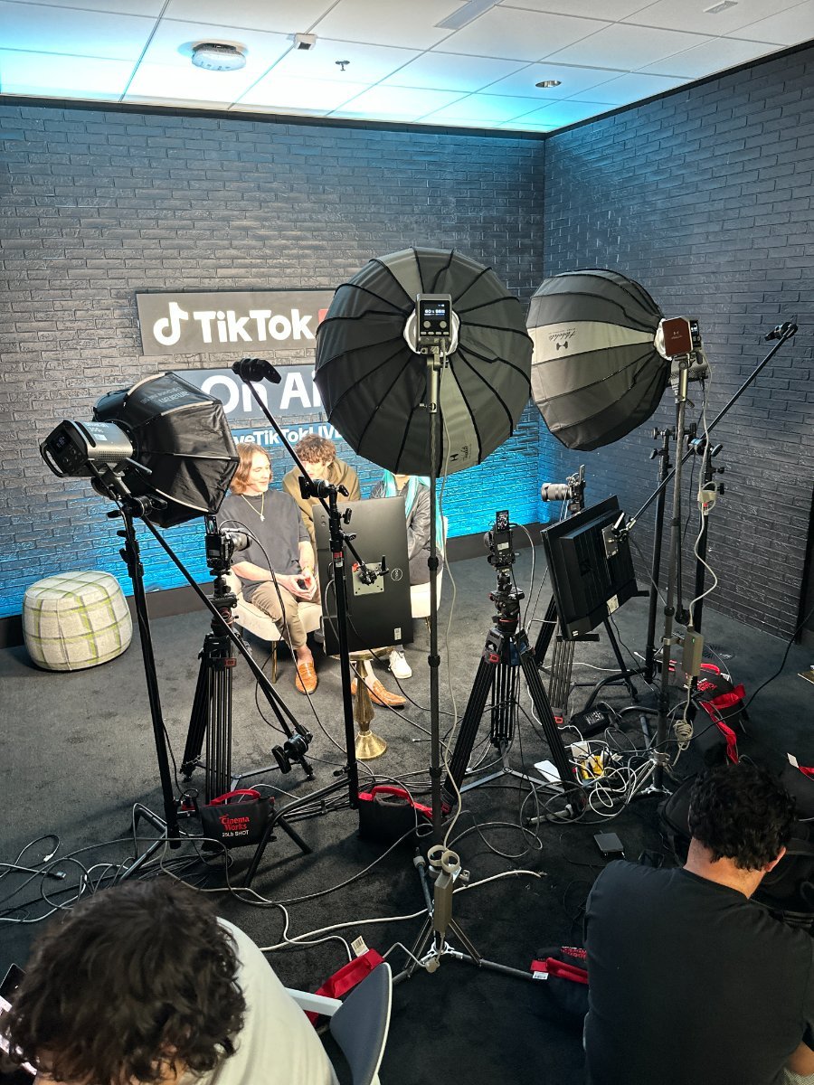 A blu LIVE production set